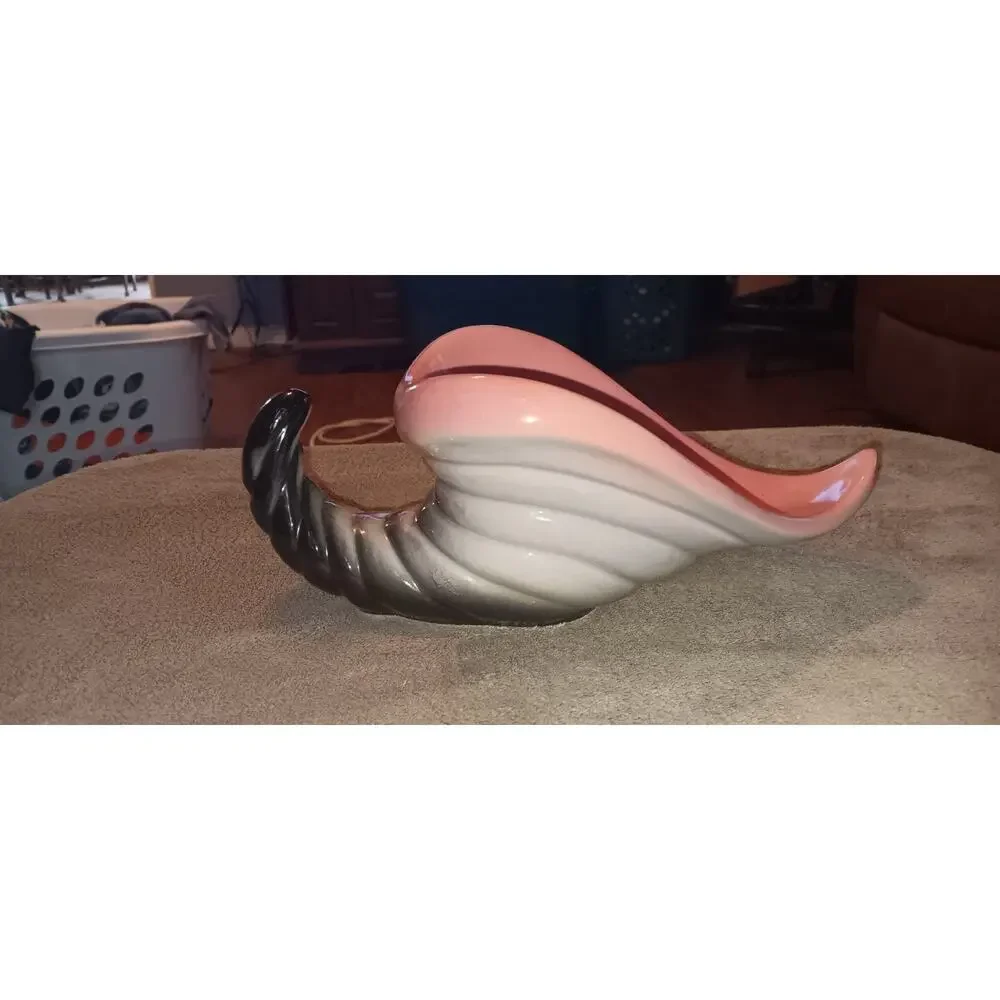 HULL NOVELTY POTTERY GLASS CORNUCOPIA 11